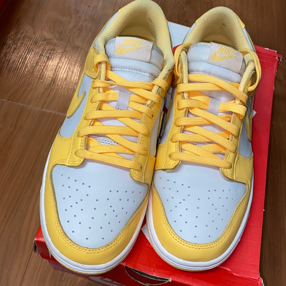 Woman nike dunks